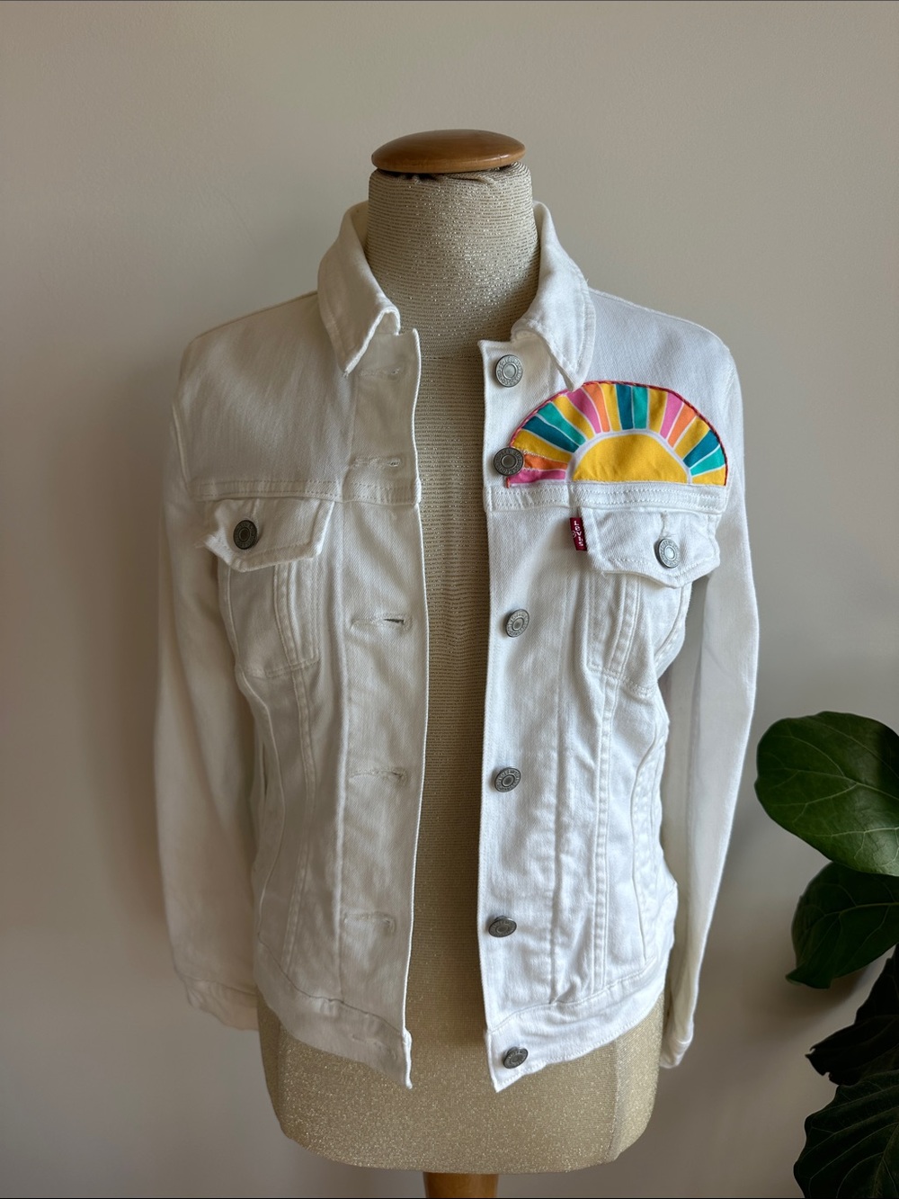 Levi’s Custom White Denim Trucker Jacket Sunrise Sunburst Patchwork XS